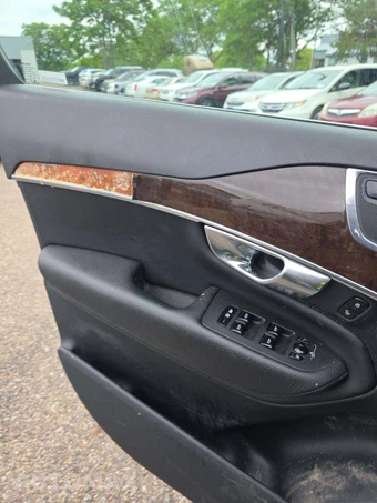 2016 Volvo XC90 T6 Momentum - miniatura 24