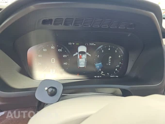 2016 Volvo XC90 T6 Momentum – miniatura 12