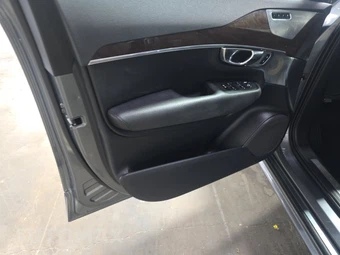 2016 Volvo XC90 T6 Momentum – miniatura 9