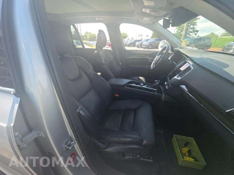 2016 Volvo XC90 T6 Momentum – miniatura 16