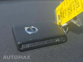 2016 Volvo XC90 T6 Momentum – miniatura 5