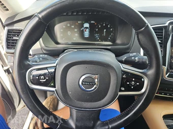 2016 Volvo XC90 T6 Momentum – miniatura 10