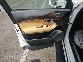 2016 Volvo XC90 T6 Momentum – miniatura 9