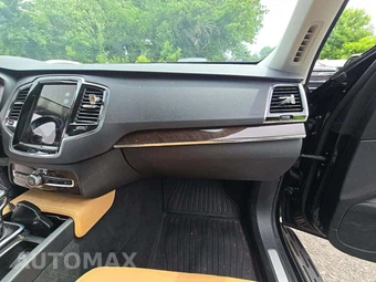 2016 Volvo XC90 T6 Momentum – miniatura 17