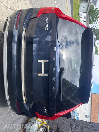 2016 Volvo XC90 T6 Momentum - miniatura 5