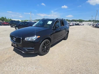 2016 Volvo XC90 T6 Momentum