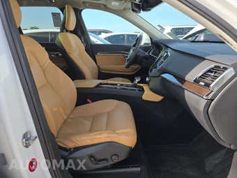 2016 Volvo XC90 T6 Momentum – miniatura 8
