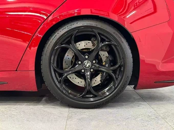 2017 Alfa Romeo Giulia Quadrifoglio - miniatura 10