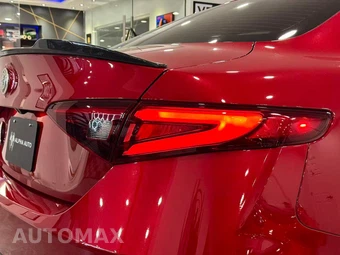 2017 Alfa Romeo Giulia Quadrifoglio - miniatura 12