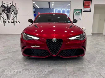 2017 Alfa Romeo Giulia Quadrifoglio - miniatura 2