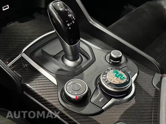 2017 Alfa Romeo Giulia Quadrifoglio - miniatura 20