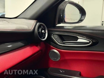 2017 Alfa Romeo Giulia Quadrifoglio - miniatura 26