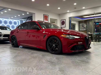 2017 Alfa Romeo Giulia Quadrifoglio - miniatura 3