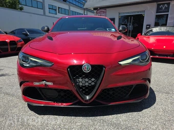 2017 Alfa Romeo Giulia Quadrifoglio - miniatura 30