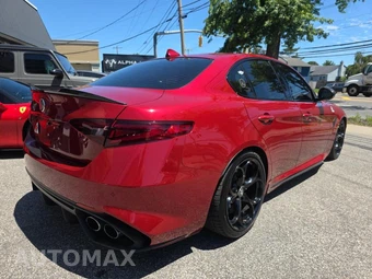 2017 Alfa Romeo Giulia Quadrifoglio - miniatura 32