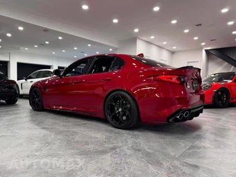2017 Alfa Romeo Giulia Quadrifoglio - miniatura 4