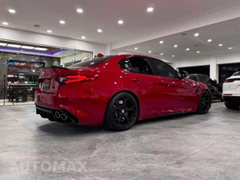 2017 Alfa Romeo Giulia Quadrifoglio - miniatura 6