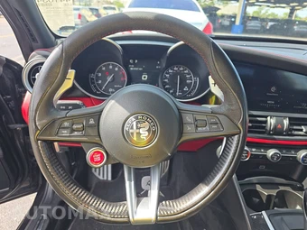 2017 Alfa Romeo Giulia Quadrifoglio – miniatura 10