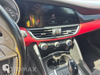 2017 Alfa Romeo Giulia Quadrifoglio – miniatura 11