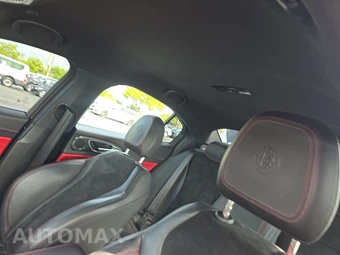 2017 Alfa Romeo Giulia Quadrifoglio – miniatura 14