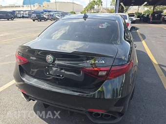 2017 Alfa Romeo Giulia Quadrifoglio – miniatura 5