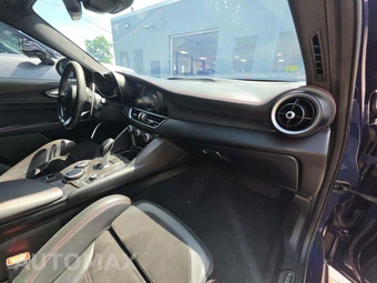 2017 Alfa Romeo Giulia Quadrifoglio – miniatura 19
