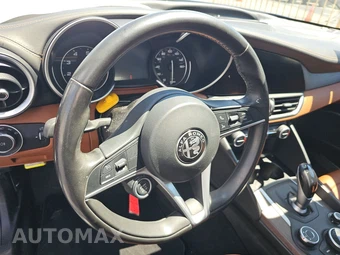 2017 Alfa Romeo Giulia Ti – miniatura 10