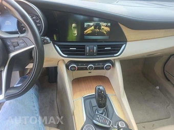 2017 Alfa Romeo Giulia Ti - miniatura 10