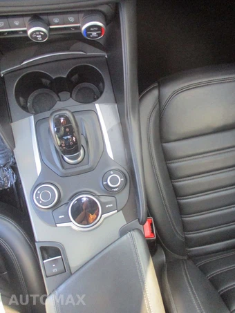 2017 Alfa Romeo Giulia Ti – miniatura 17