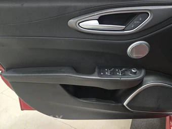 2017 Alfa Romeo Giulia Ti – miniatura 9