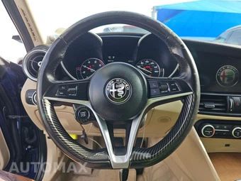 2017 Alfa Romeo Giulia Ti – miniatura 10