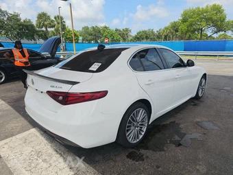 2017 Alfa Romeo Giulia Ti – miniatura 4