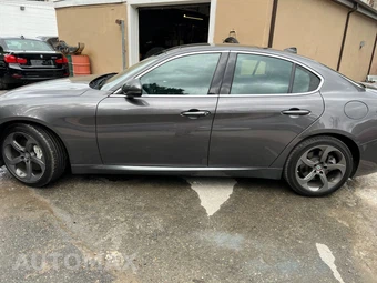 2017 Alfa Romeo Giulia Ti – miniatura 2