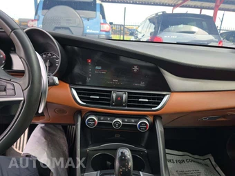 2017 Alfa Romeo Giulia – miniatura 10