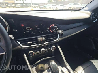 2017 Alfa Romeo Giulia – miniatura 10