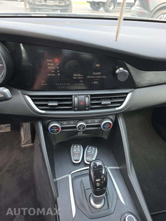 2017 Alfa Romeo Giulia – miniatura 7