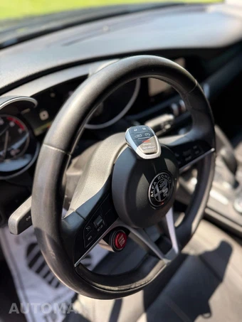 2017 Alfa Romeo Giulia - miniatura 15