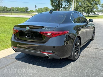 2017 Alfa Romeo Giulia - miniatura 3