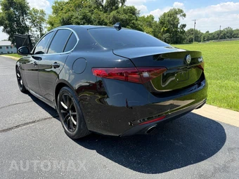 2017 Alfa Romeo Giulia - miniatura 4