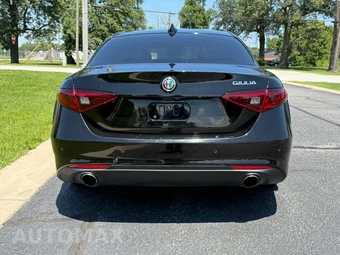 2017 Alfa Romeo Giulia - miniatura 5