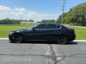 2017 Alfa Romeo Giulia - miniatura 9