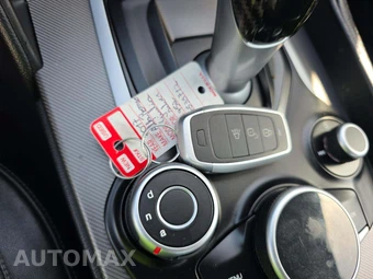2017 Alfa Romeo Giulia – miniatura 8
