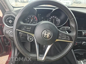 2017 Alfa Romeo Giulia – miniatura 10