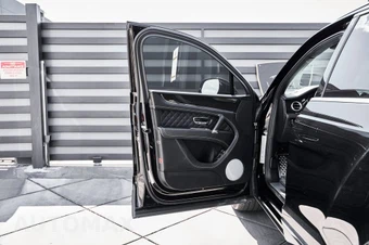 2017 Bentley Bentayga W12 - miniatura 24