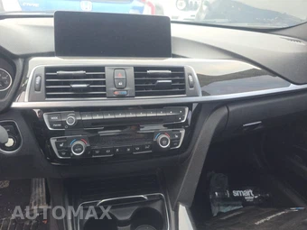 2017 BMW 3 Series Sedan 330i xDrive - miniatura 15