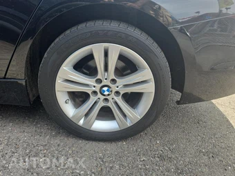 2017 BMW 3 Series Sedan 330i xDrive - miniatura 11