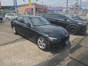 2017 BMW 3 Series Sedan 330i xDrive - miniatura 3