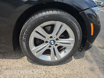 2017 BMW 3 Series Sedan 330i xDrive - miniatura 9
