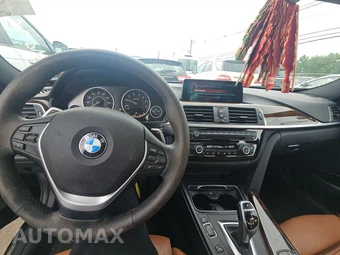 2017 BMW 3 Series Sedan 330i xDrive - miniatura 11