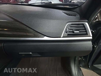 2017 BMW 3 Series Sedan 330i xDrive - miniatura 19
